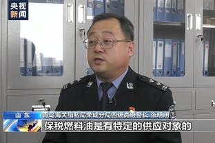 浓眉鼻子被杰伦-格林肘到流血了 肿得通红！哈姆赶紧喊暂停缓缓